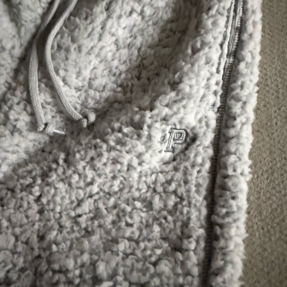 🌲 Victoria's Secret Pink Gray Sherpa high waist jogger - Picture 4 of 11